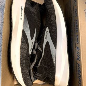 Brooks Levitate. Worn very few times.